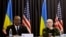 Министр обороны Украины Алексей Резников (справа) и министр обороны США Ллойд Остин во время заседания Контактной группы по обороне Украины в формате «Рамштайн». Германия, 21 апреля 2023 года