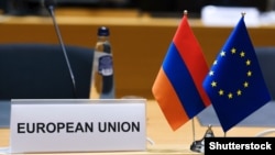 Ermənistan və Aİ bayraqları