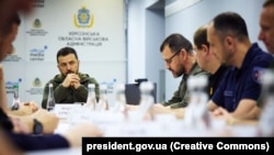 Վլադիմիր Զելենսկին Կախովկայա ՀԷԿ-ի ամբարտակի ոչնչացման հետևանքների վերացման հարցով ժողովում, Խերսոն, 8 հունիսի, 2023թ.