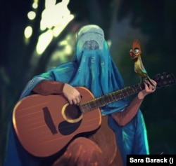 «Erkinligiň şa zenany» diýen işi Sara Barak döredipdir.