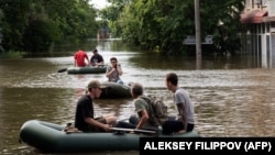У МВС додали, що, за попередніми даними, всього підтоплено 28 населених пунктів і 3329 будинків на правому березі Дніпра