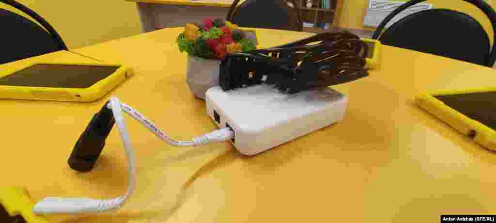 Школа обладнана інтерактивними гаджетами, а для живлення електроенергією тут передбачені три незалежних джерела