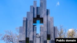 Ազգային արժանապատվության ասպետներին նվիրված աղբյուր-հուշակոթողը Երևանում