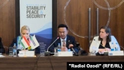 Мануэл Микаллер (ортодо) Тажикстандагы жыйында. 