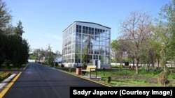 Гареев атындагы Ботаникалык бактын Горький көчөсүндө жайгашкан бөлүгү реконструкциядан кийин. Президент жарыялаган сүрөт.