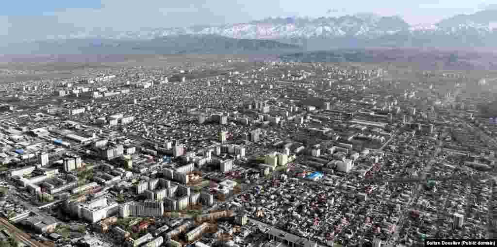 &quot;Ошентип 145 жылды артка таштаган тарыхында алгач жүздөн ашык боз үйдү эсепке албаганда болгону 752 там жайгашкан бул аймак бүгүнкү күндө миллиондон ашуун калкты батырган берекелүү шаарга айланды&quot;, - деди Садыр Жапаров..