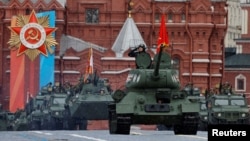 Аналітики зауважують, що 20 квітня міністр закордонних справ Росії Сергій Лавров звинуватив ЄС у розпалюванні «неонацистської ідеології» в Європі 