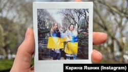 Каріна Яшник із старшою сестрою Русланою в Німеччині