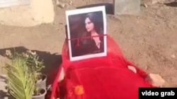 Махса Аминини жерге берүү жөрөлгөсү. Иран, сентябрь 2022-жыл