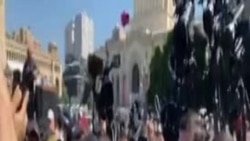 Վիճաբանություն Կառավարության շենքի մոտ՝ ոստիկանների ու շարժման աջակիցների միջև