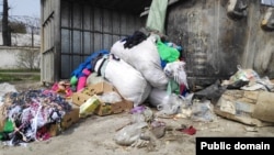 Бишкекте ташталган таштандылар.