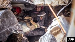 عملیات نجات در شهرهای زلزله زده ادامه دارد