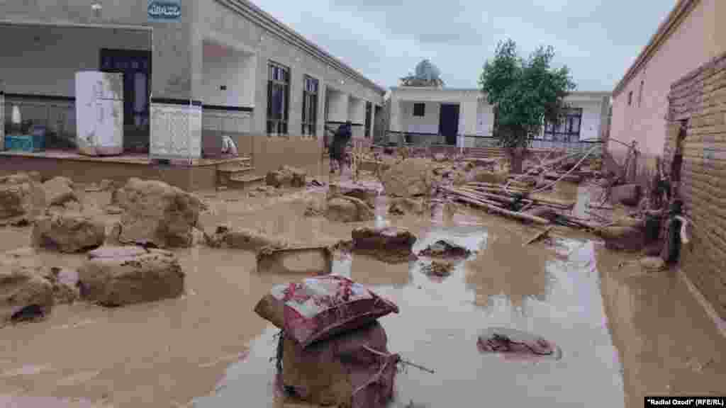 Ооганстанды башкарган &quot;Талибан&quot; кыймылы 12-майда маалымдагандай, Баглан аймагында бери дегенде 1630 киши жараат алды, 2660дөн ашуун турак жай кыйрады. Куткаруучулар жана катардагы оогандар аман калгандарды издөөнү улантууда.&nbsp; &nbsp;