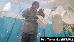 A Kazakh voter takes part in the parliamentary elections in Almaty on March 19.