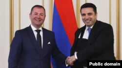 Armenia - Parliament speaker Alen Simonian (right) meets Slovak lawmaker Marian Kery, Yerevan, April 4, 2023.