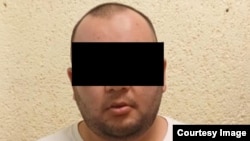 Июнь коогасынын жигердүү катышуучу деп шектелген адам. Июль, 2024-жыл.