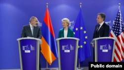 Армениянын премьер-министри Никол Пашинян, АКШнын мамлекеттик катчысы Энтони Блинкен, Европа комиссиясынын президенти Урсула фон дер Ляйендин басма сөз жыйыны. Брюссель, 5-апрель, 2024-жыл.
