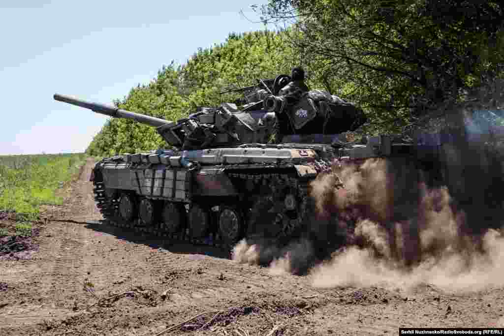 Танк української армії вирушає на виконання бойового завдання. Донецька область, червень 2022 року