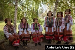 Хор з Тарасівки співає для воїнів Збройних сил України