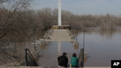 Орусиянын бир нече аймагын суу каптоодо. 