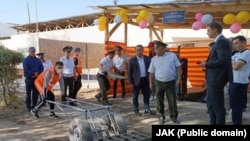 Таластагы №39 жатак-абагында ачылган кум кыш (пескоблок) чыгаруучу цех.