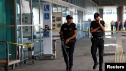 Түрк полиция кызматкерлери.