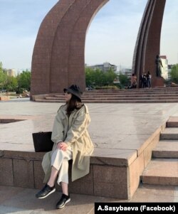 Аида Сейиткул кызы Сасыбаева, кыргыз блогчу жана публицист айымы. Фейсбук. 13.4.2023.