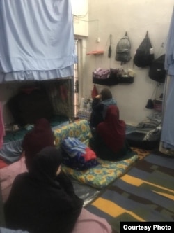 Түрмөдө отурган келиндер. "Азаттыкка" кайрылган аялдар жөнөткөн сүрөт.