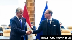 Тажикстандын тышкы иштер министри Сирожиддин Мухриддин жана Швециянын тышкы иштер министри Тобиас Билльстрём. Люксембург, 26-июнь, 2023-жыл. Сүрөт Тажикстандын Тышкы иштер министрлигинин сайтынан алынды.