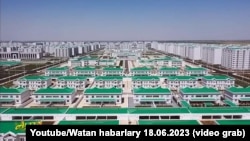 Жилые дома в городе Аркадаг. Июнь, 2023. 