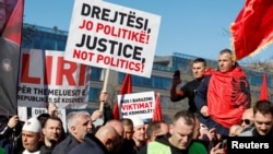 Косовонун экс-президентин колдогондордун акциясы. Гаага, 3-апрель, 2023-жыл