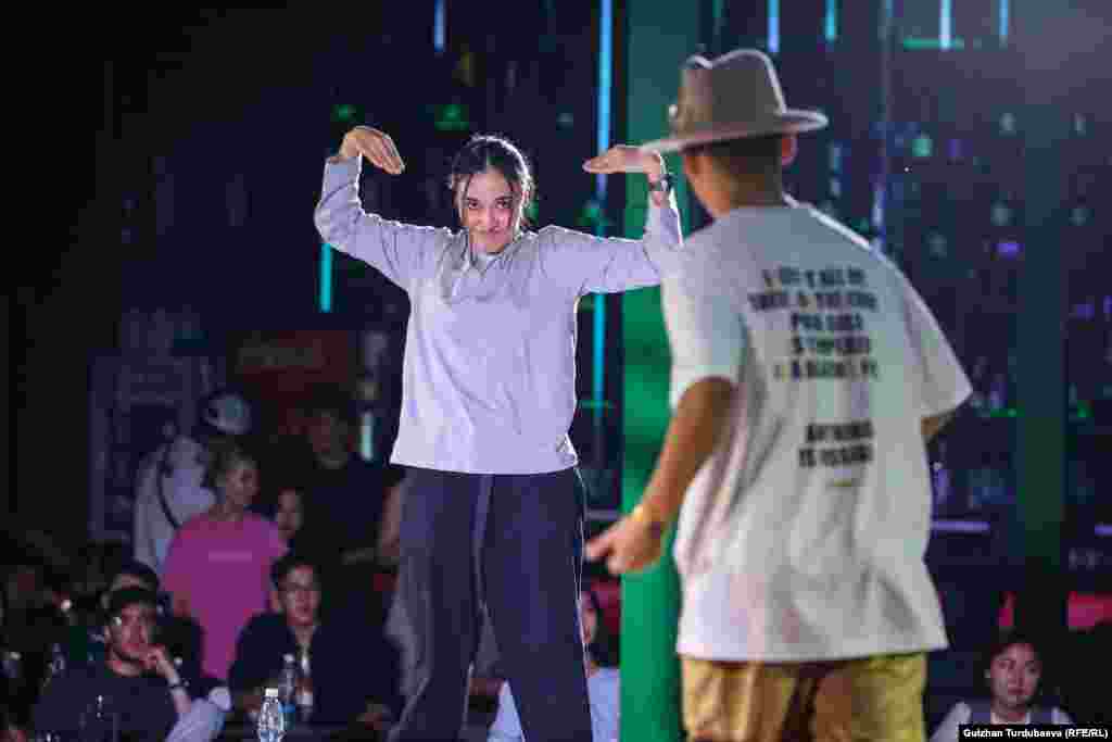 Акыркы жылдары Кыргызстанда заманбап бий жаштар арасында кеңири жайылууда.&nbsp;