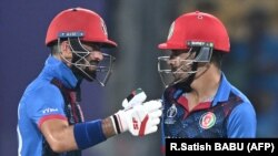 دو تن از بازیکنان تیم ملی کریکت افغانستان 