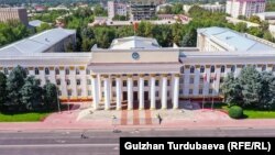 Тышкы иштер министрлиги (ТИМ) жайгашкан имарат.