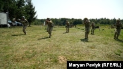 Тренування мобілізованих в одному з навчальних центрів України