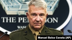 Архівна світлина. Генерал Кеннет Маккензі-молодший, тодішній командувач Центральним командуванням США, під час брифінгу в Пентагоні. Вашингтоні, 22 квітня 2021 року