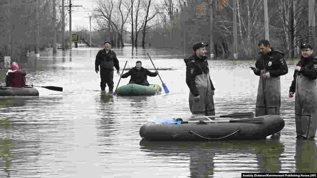 Оренбур өлкәсе&nbsp;Орски шәһәрендә коткаручылар эшли