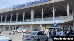 Бомба коюлганы тууралуу маалыматтан кийин эвакуация болгондор. 16-май, 2024-жыл.