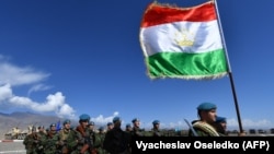 Тажикстандын аскерлери ЖККУнун машыгуусунда. (архивдик сүрөт)