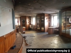 Чырвоны касьцёл у Менску пасьля пажару. Архіўнае фота