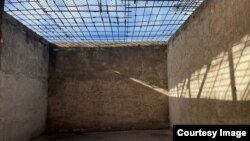 Тергөө абагында кармалгандар таза абага чыгарылчу жай. Каракол. Ноябрь, 2023-жыл.