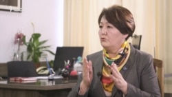 Министр Кендирбаева 12 жылдык окуу, билим берүүдөгү коррупция, “чет элдик өкүл” мыйзамы тууралуу