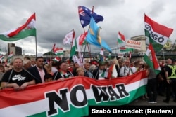 Проурядовий мітинг у Будапешті під назвою «Марш миру» за тиждень до виборів у ЄС. Угорщина, 1 червня 2024 року