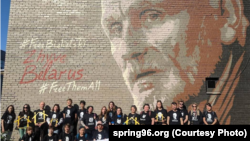 Акцыя салідарнасьці з Алесем Бяляцкім ў Вільні, архіўнае фота