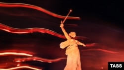 Памятник "Родина-мать зовет!". Волгоград. Архивное фото