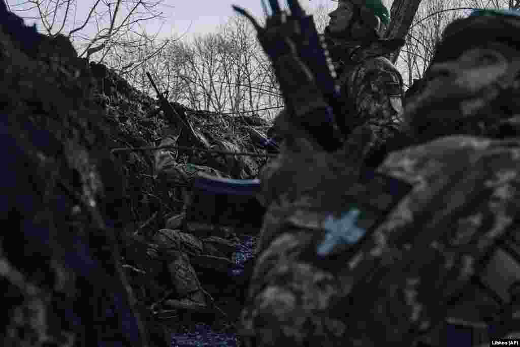 Війська РФ продовжують цілодобовий обстріл зруйнованого міста та українських військових, кажуть в ЗСУ