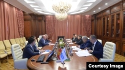 Акылбек Жапаров менен Виталий Меркеловдун жолугушуусу. 