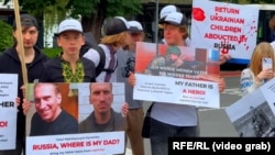 Согуш туткундарын жана балдарын кайтарууну талап кылган украиналыктардын акциясы. Люцерн шаары, 15-июнь 2024-жыл