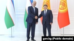 Абдулла Арипов и Акылбек Жапаров в Чолпон-Ате (Иссык-Кульская область КР), 16 августа 2023 г.