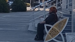 Diňle: Aşgabatda jaýlaryň öňündäki oturgyçlar aýrylýar, ilatdan daşarda oturmazlyk talap edilýär